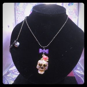 💀𗁳Betsey Johnson Skull Necklace💀𗁳